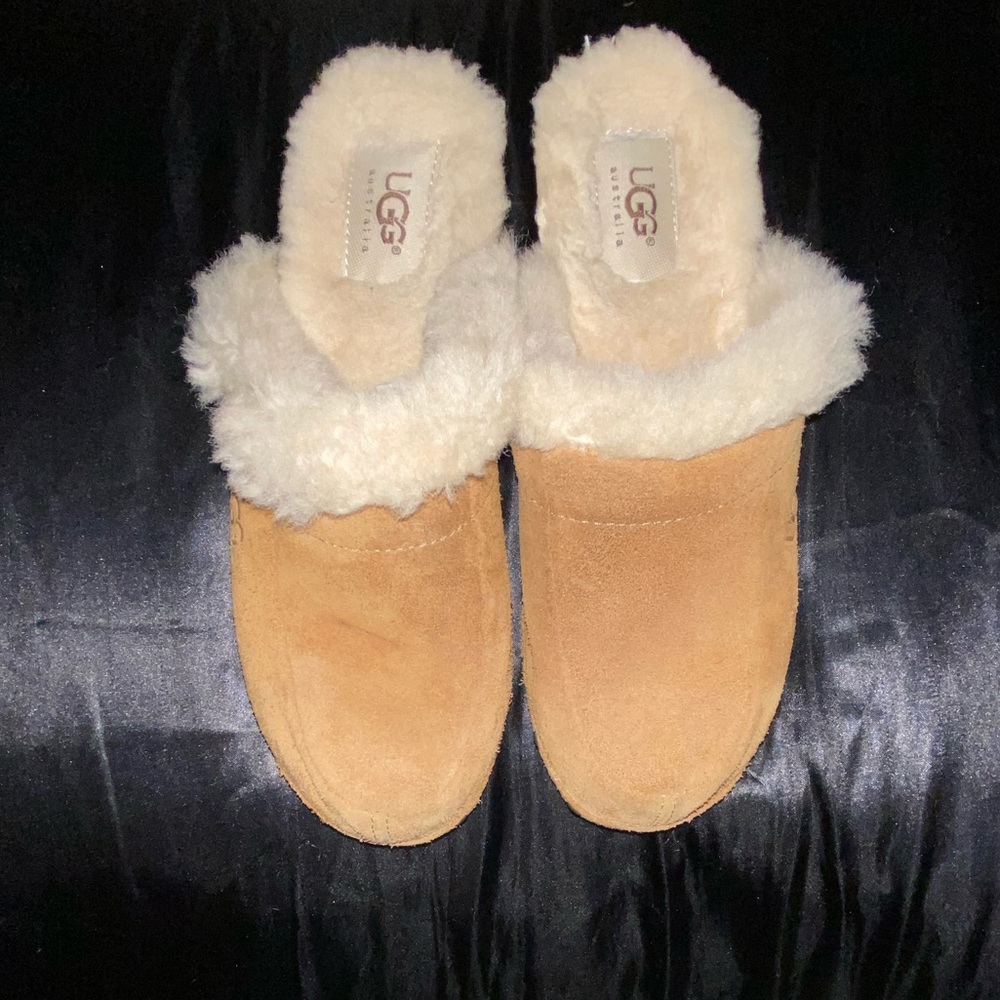 UGG Clogs Australia Kalie Clogs. Sheepskin lining. Size 6